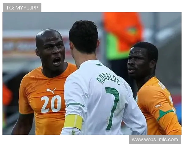 戈梅斯因放倒对方球员遭黄牌警告 赛场判罚引发热议